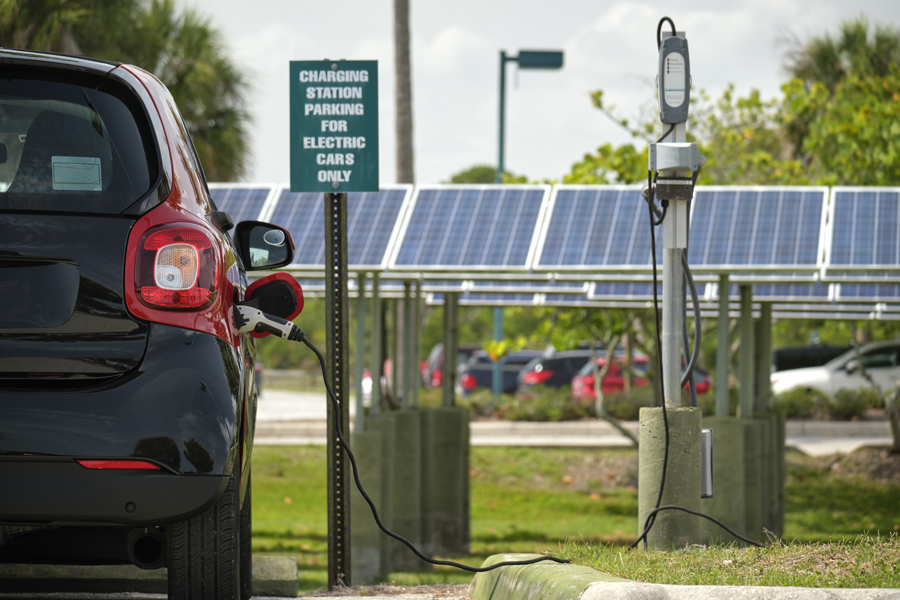 Servicio de Energías Renovables y Cargadores Eléctricos de vehículos TELEDAT: Cargadores eléctricos acoplados a las plantas fotovoltaicas